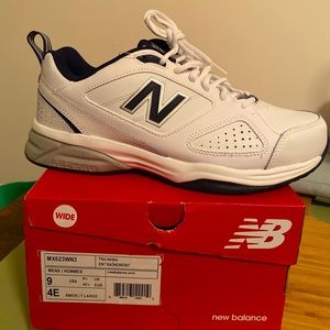 BRAND NEW Sizes 7.5,8 - New Balance 623 Men's WIDE Training Shoe White/Navy